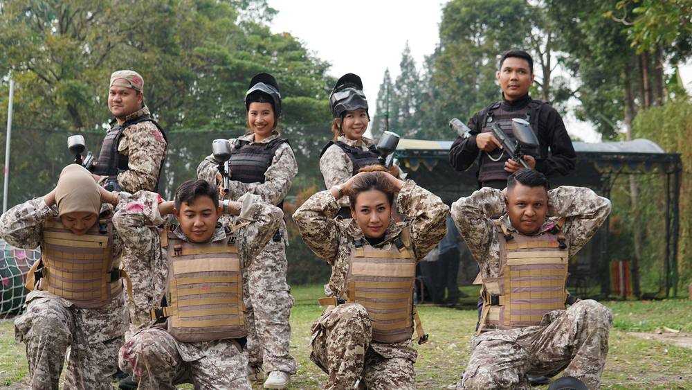 Team-Building in the Field